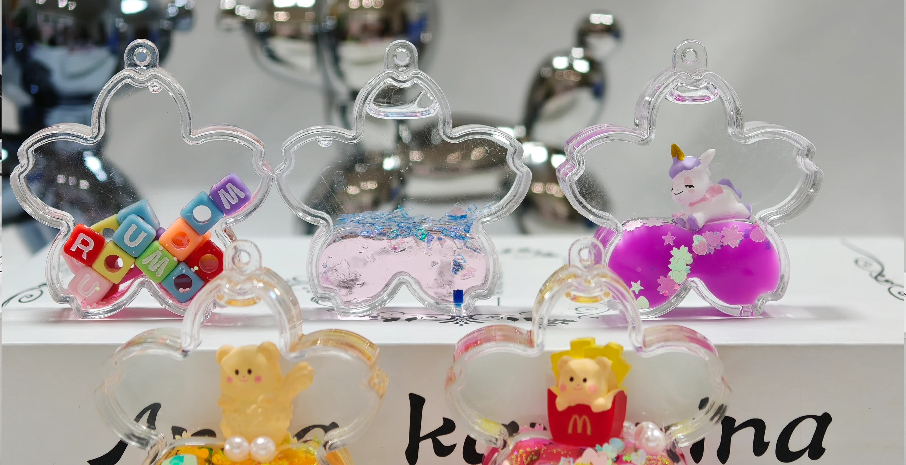 Czy Liquid Keychain można zabrać do samolotu?