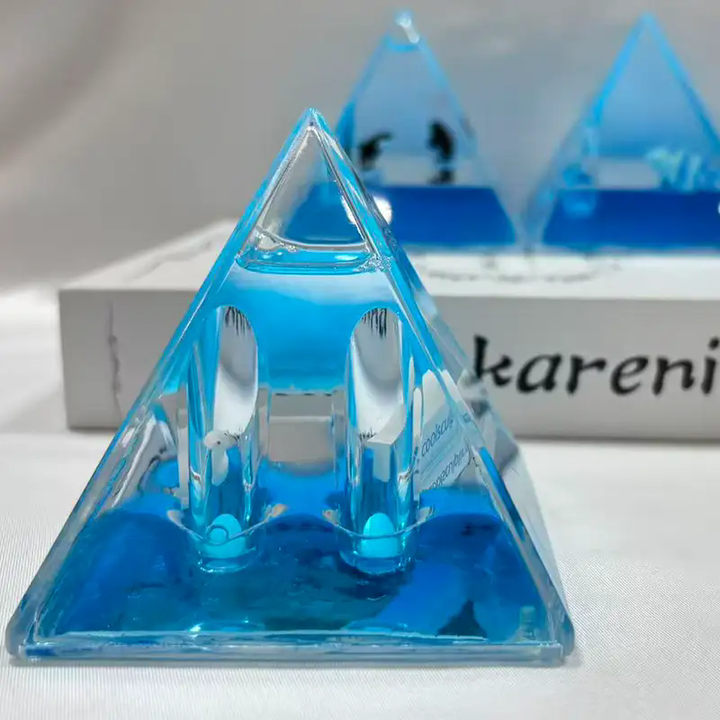 Pyramid Liquid Desk Decoration